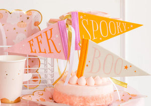 A LITTLE GHOUL HALLOWEEN FELT PENNANT SET