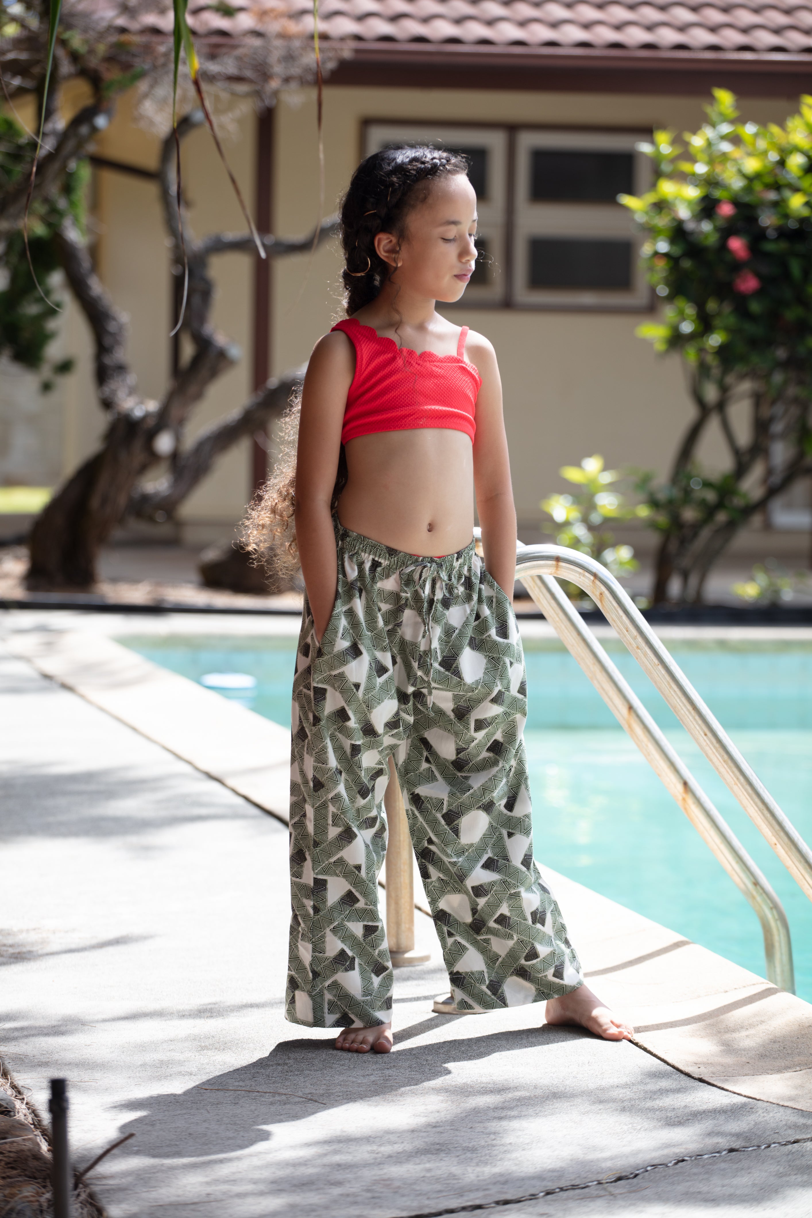 girls wide leg pant, hawaiian print, tribal, tropical, green, rayon cotton, drawstring, Coradorables, aloha wear, resort wear, family matching