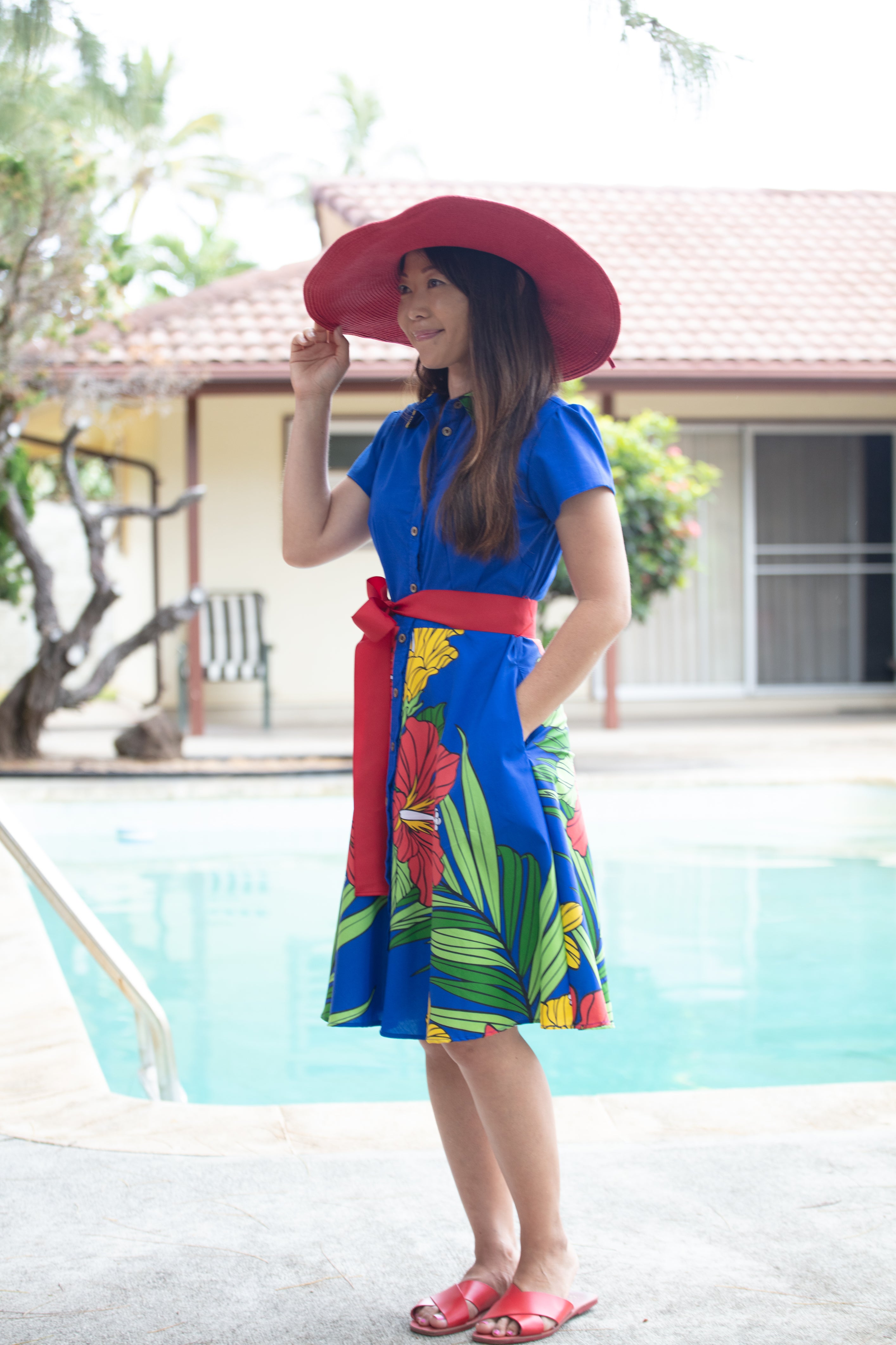 Womans, hawaiian shirt dress, extra large hibiscus, royal blue, fitted, red gross grain belt, Coradorables, modern aloha, aloha wear, resort wear, family matching