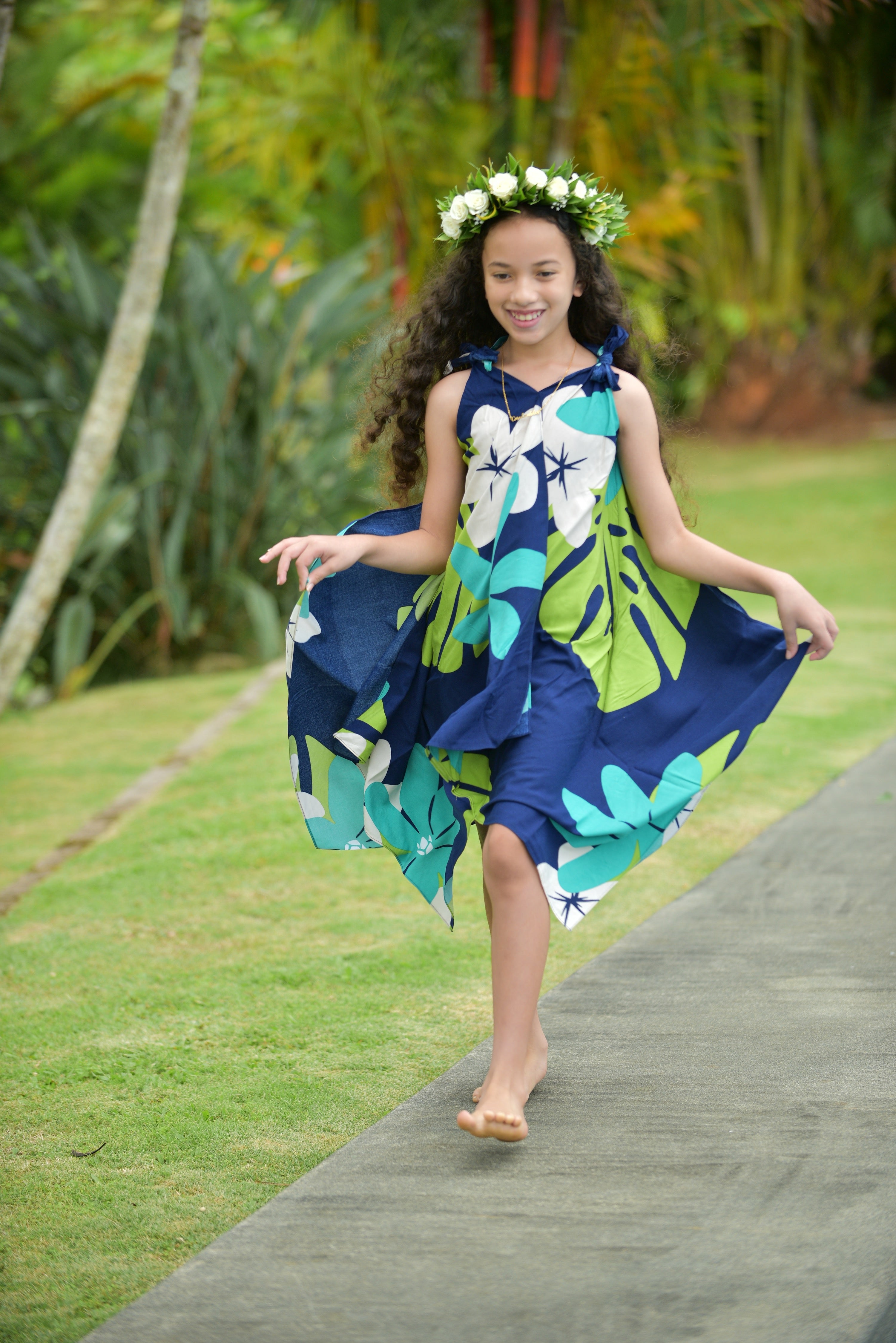 girls, hawaiian, handkerchief, dress, v-neck, flowing, mod aloha navy, plumeria, monstera, Coradorables, modern aloha, aloha wear, resort wear, family matching, #BellenZoe, model, Sacred Hearts Academy, student