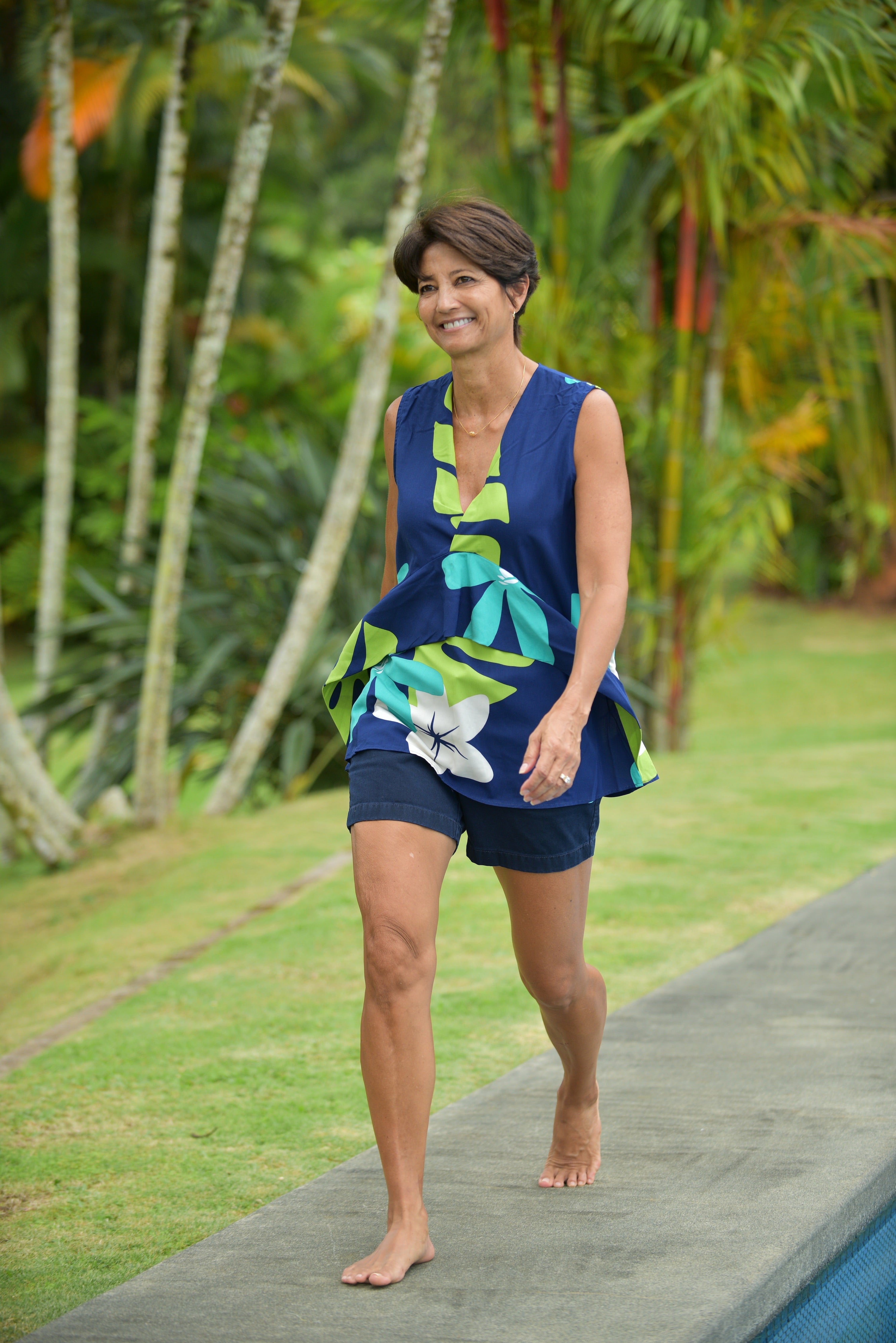 womans, hawaiian, asymmetrical, blouse, v neck, sleeveless, mod aloha navy, plumeria, monstera, Coradorables, modern aloha, aloha wear, resort wear, family matching, US Veteran, model