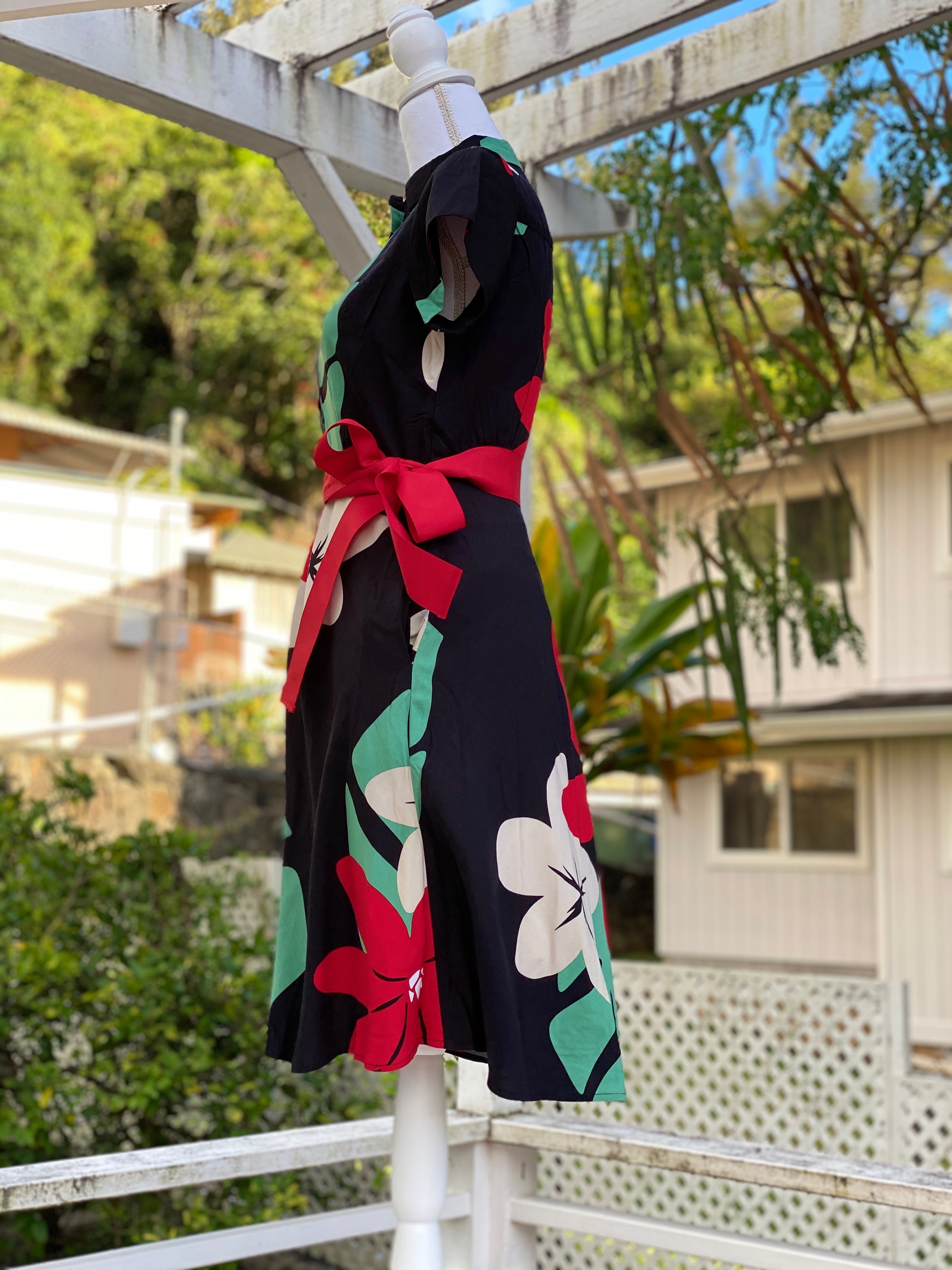 womans , hawaiian shirt, dress, fitted, mod aloha black, plumeria, monstera, Coradorables, modern aloha, aloha wear, resort wear, family matching