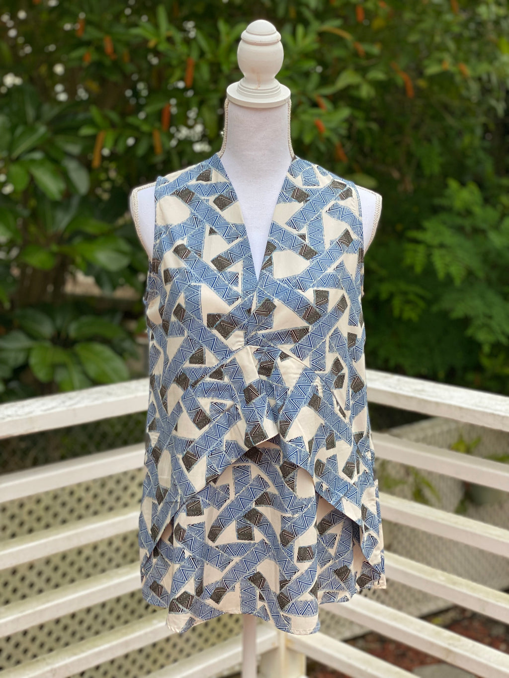 womens, hawaiian print, tribal, blue, asymmetrical, blouse, sleeveless, v-neck, Coradorables, modern aloha, aloha wear, resort wear, family matching