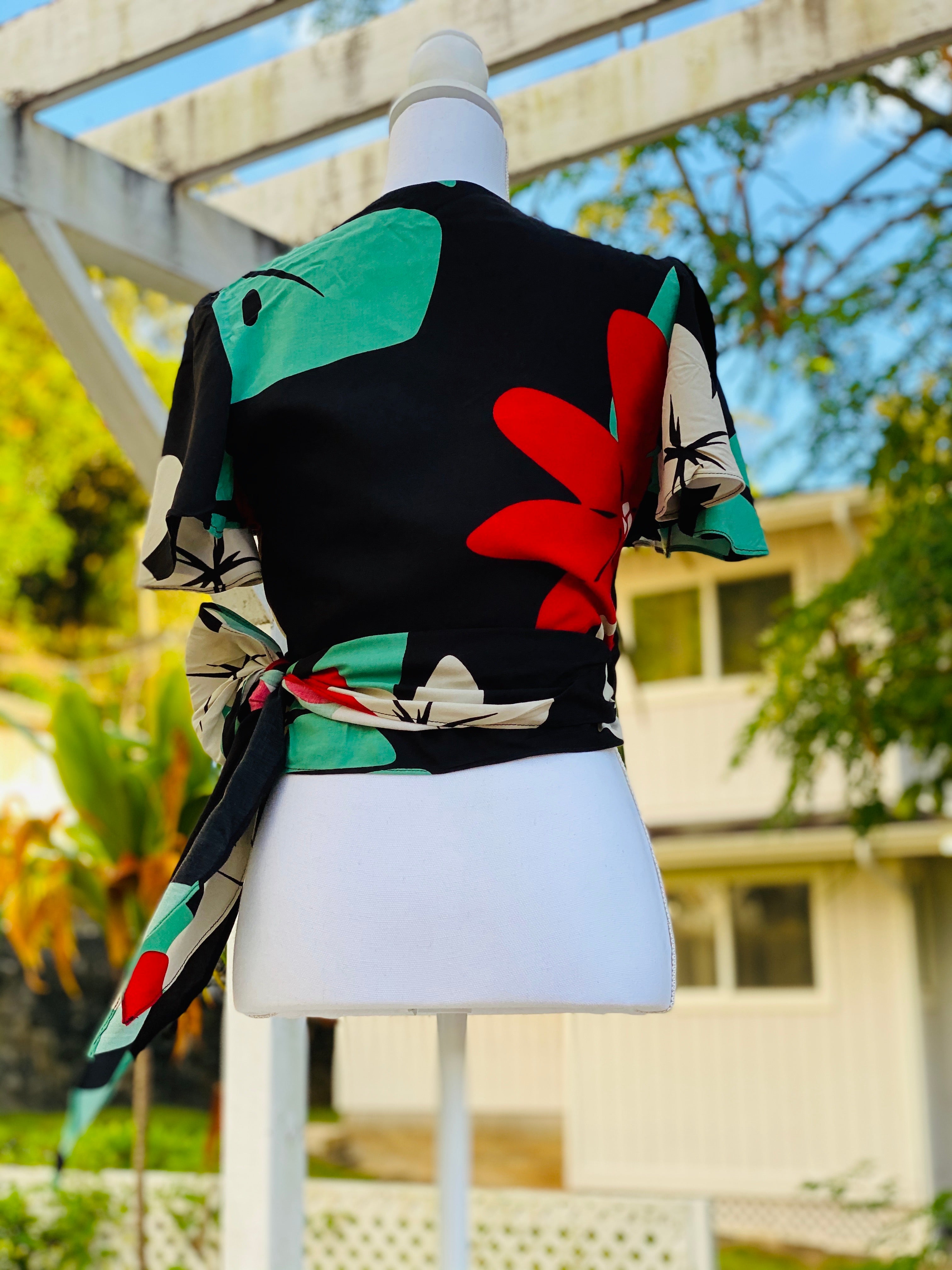 womans , hawaiian,wrap top, flutter sleeve, mod aloha black, plumeria, monstera, Coradorables, modern aloha, aloha wear, resort wear, family matching, 