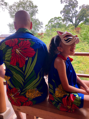 mens, hawaiian shirt, extra large hibiscus, royal blue, print on collar, short sleeve, slim fit, Coradorables, modern aloha, aloha wear, resort wear, family matching, father daughter, models, #thosedangchangs, #BellenZoe, Kalani Records