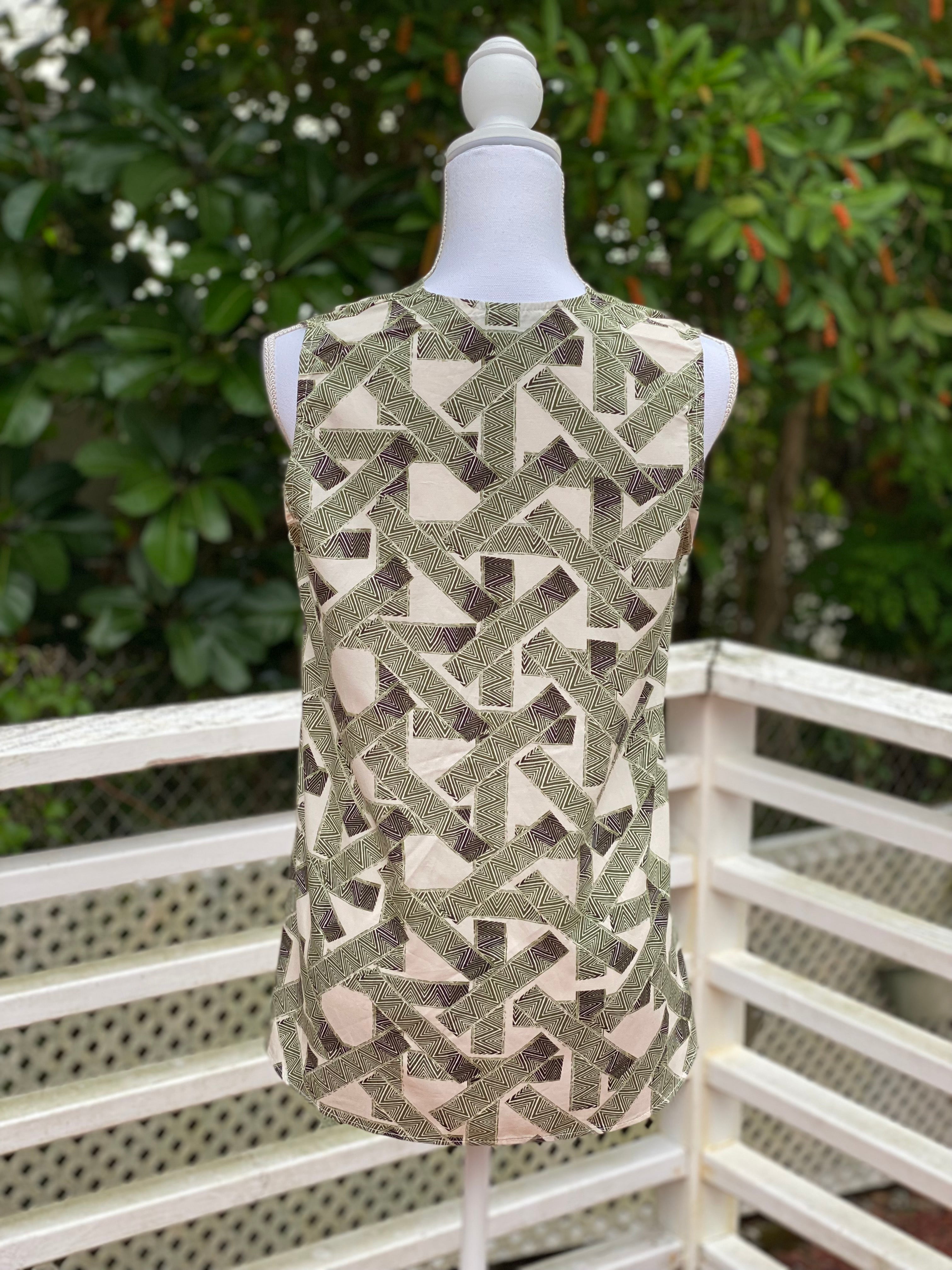 womens, hawaiian print, tribal, green, asymmetrical, blouse, sleeveless, v-neck, Coradorables, modern aloha, aloha wear, resort wear, family matching